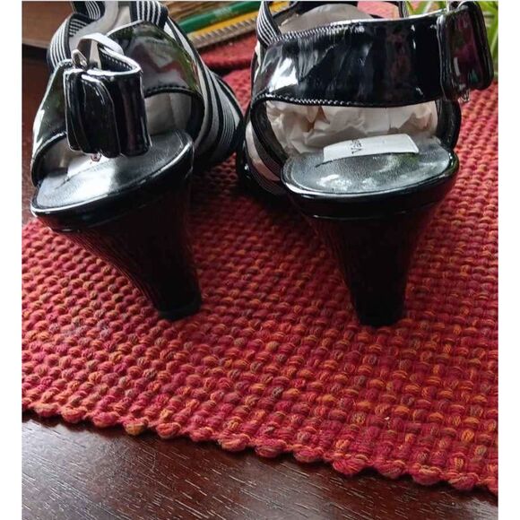 Aj Valenci Built For Comfort Black Striped Heeled Sandals Size 8.5 - Picture 3 of 5